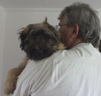 Blmchen Info,Gos d`Atura Catal,Hund im Arm